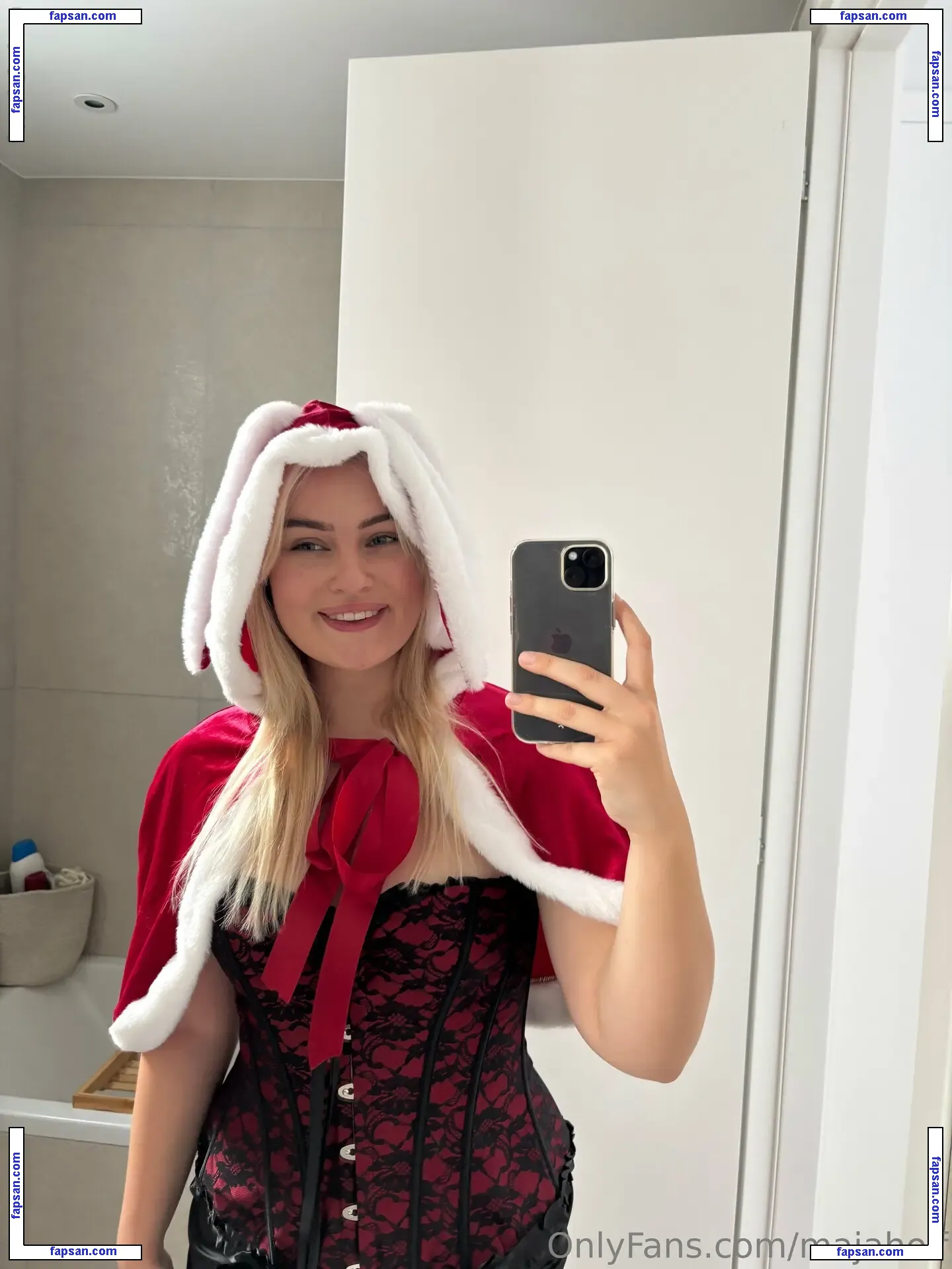 majaholf голая фото #0038 с Онлифанс