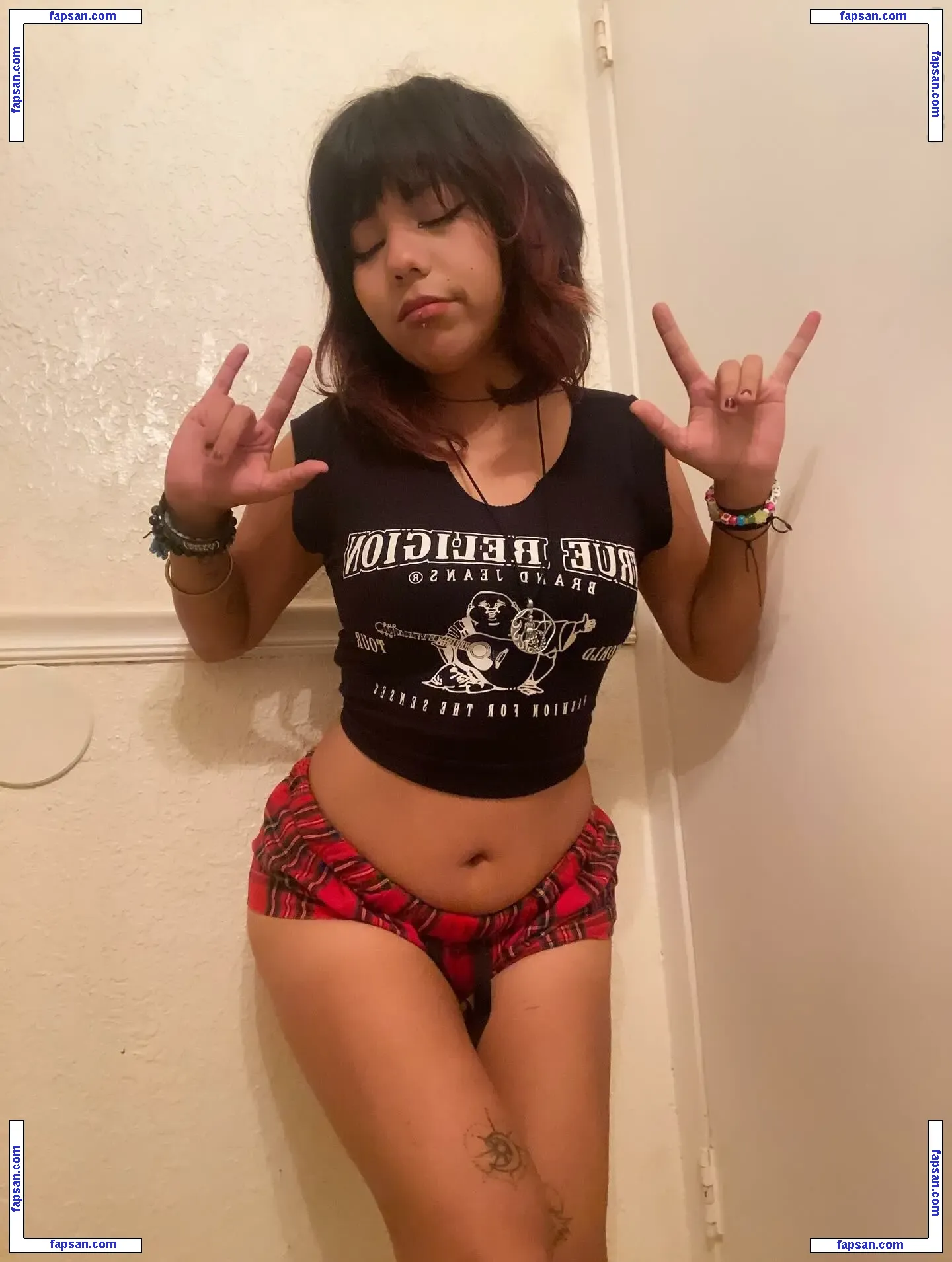 makeoutradio nude photo #0004 from OnlyFans