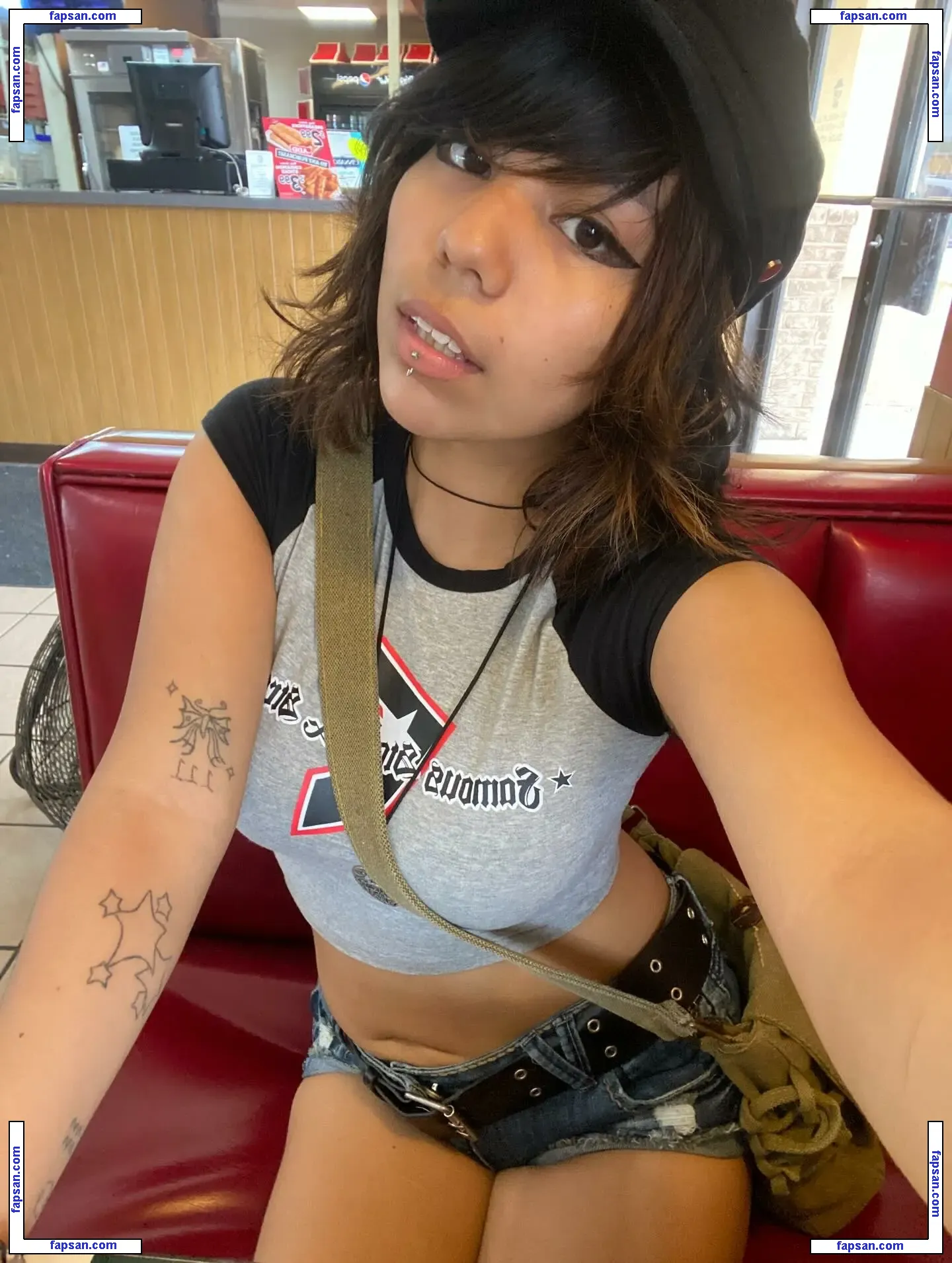 makeoutradio голая фото #0007 с Онлифанс