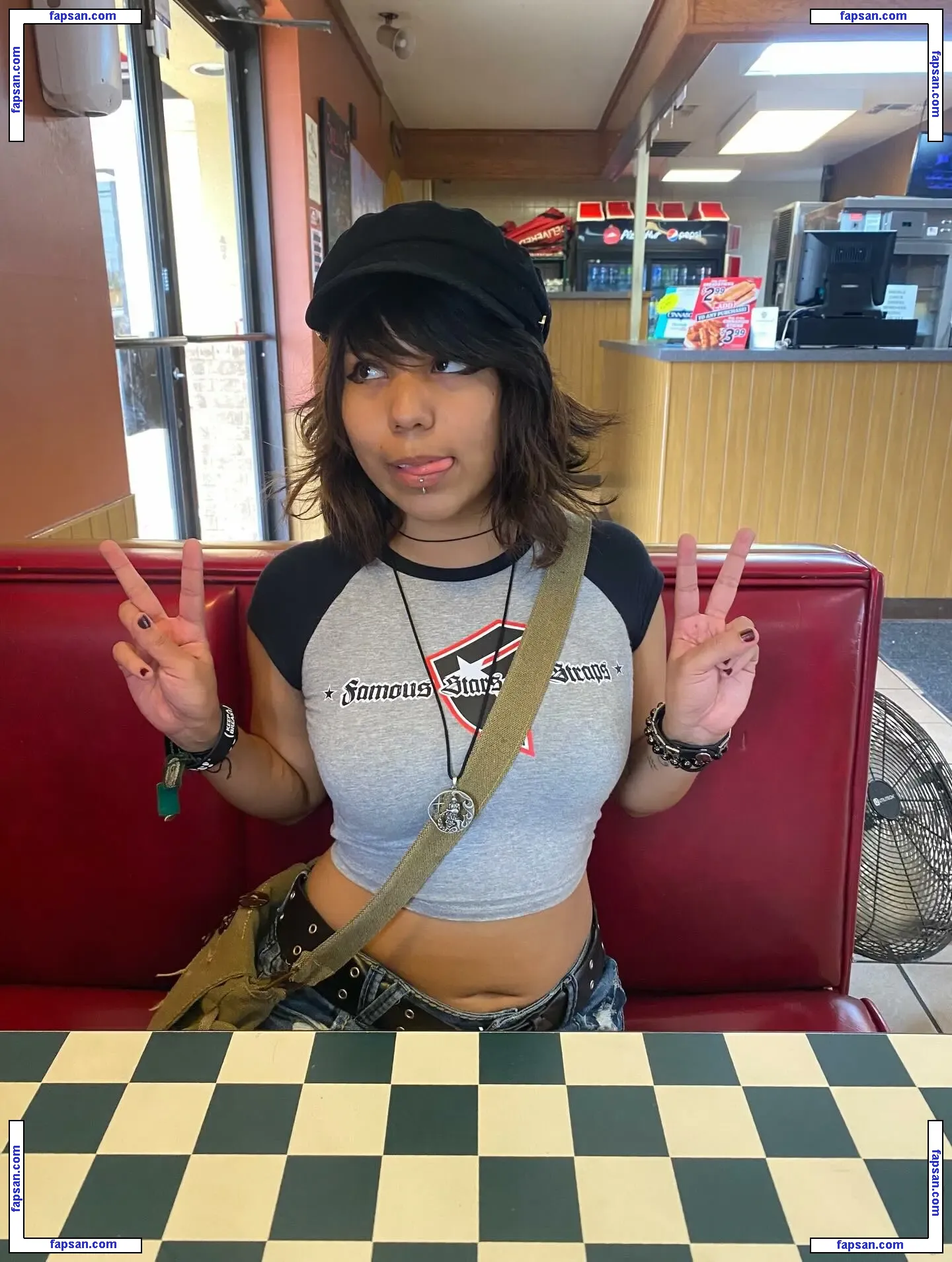 makeoutradio голая фото #0009 с Онлифанс