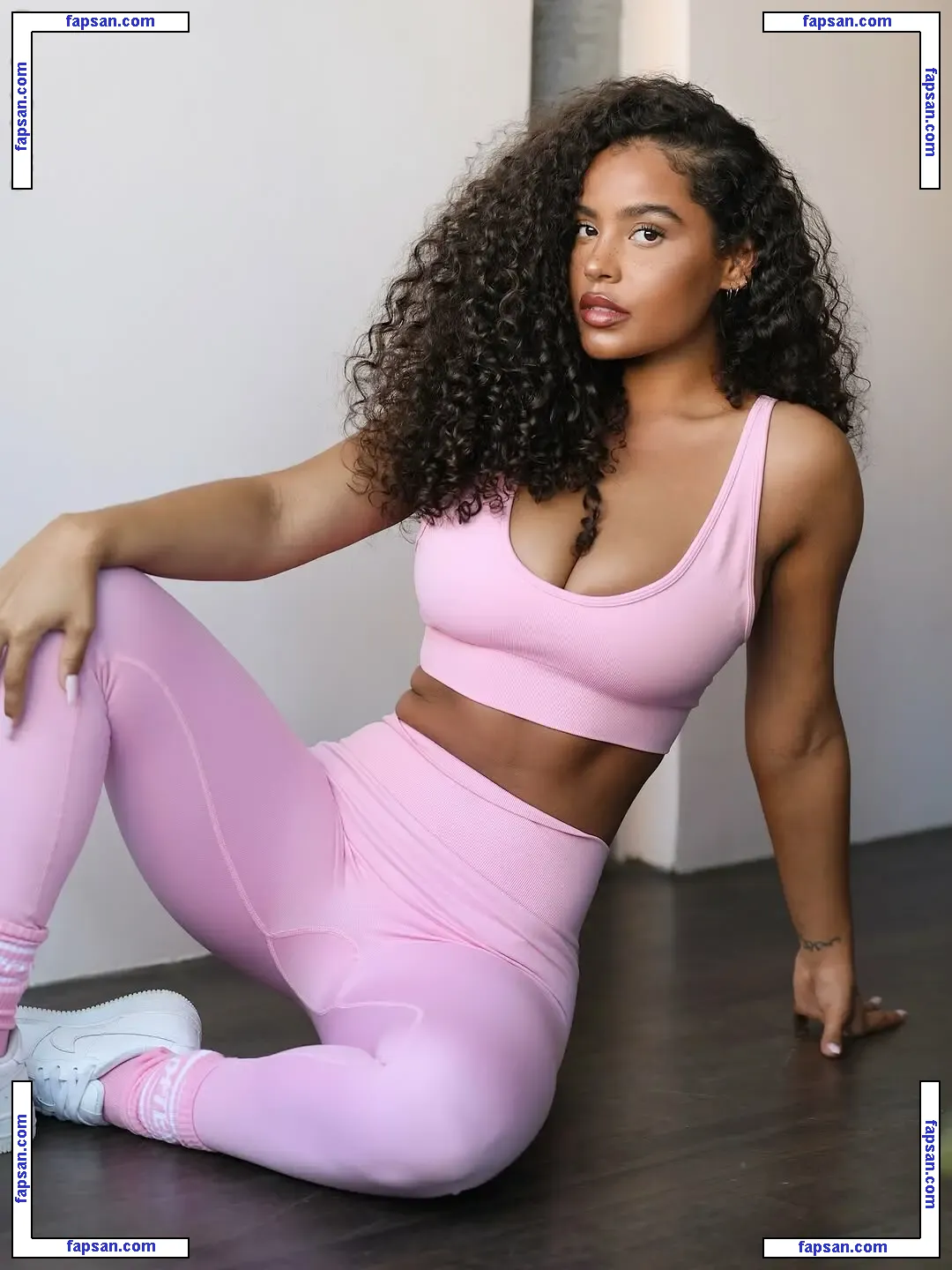 Malaika Terry голая фото #0411 с Онлифанс