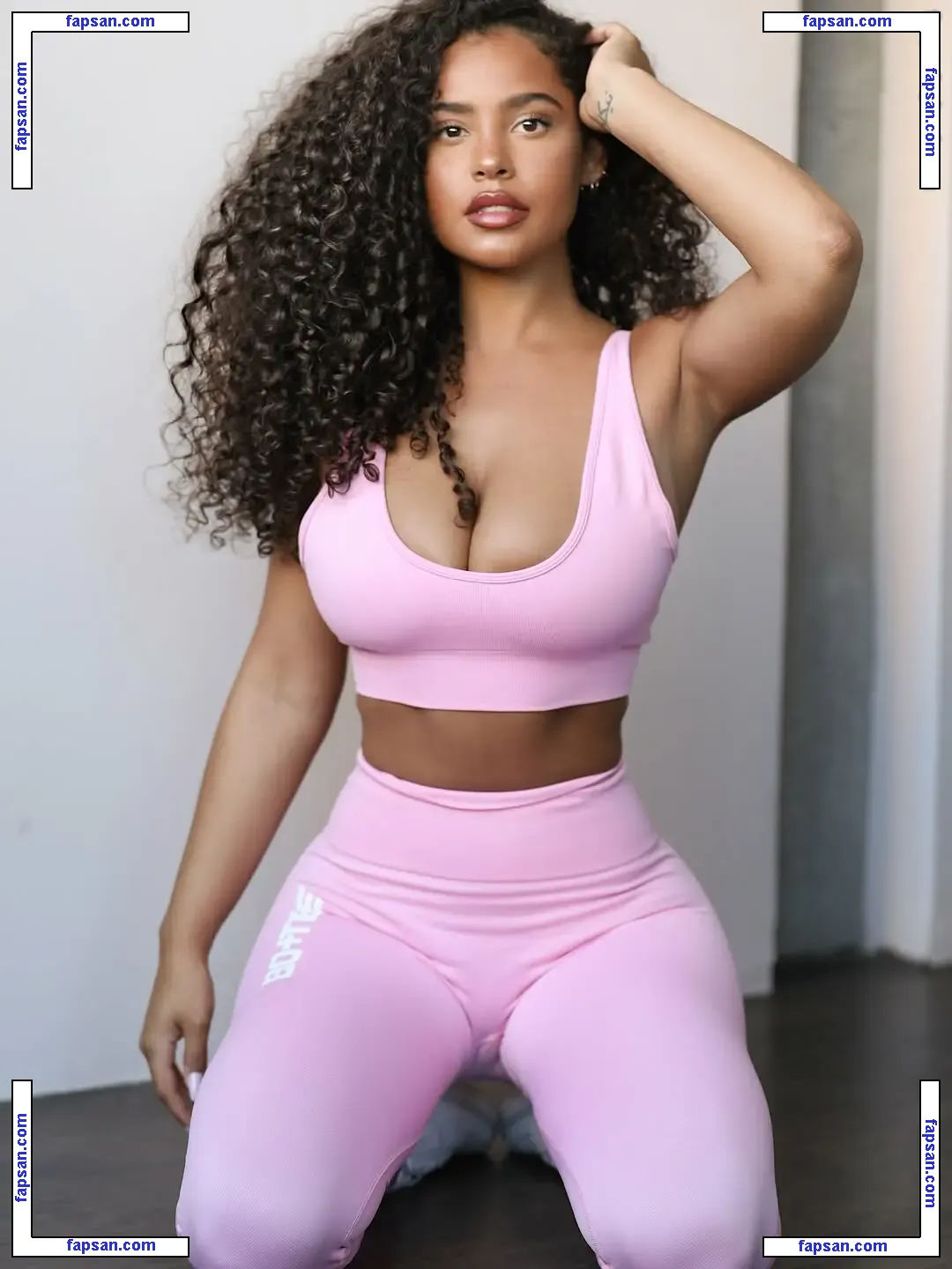 Malaika Terry голая фото #0413 с Онлифанс