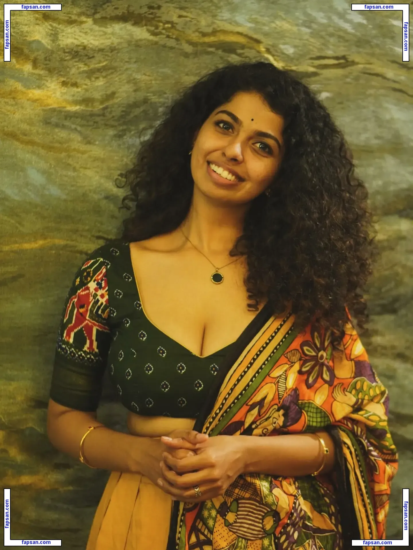 Malavika голая фото #0001 с Онлифанс