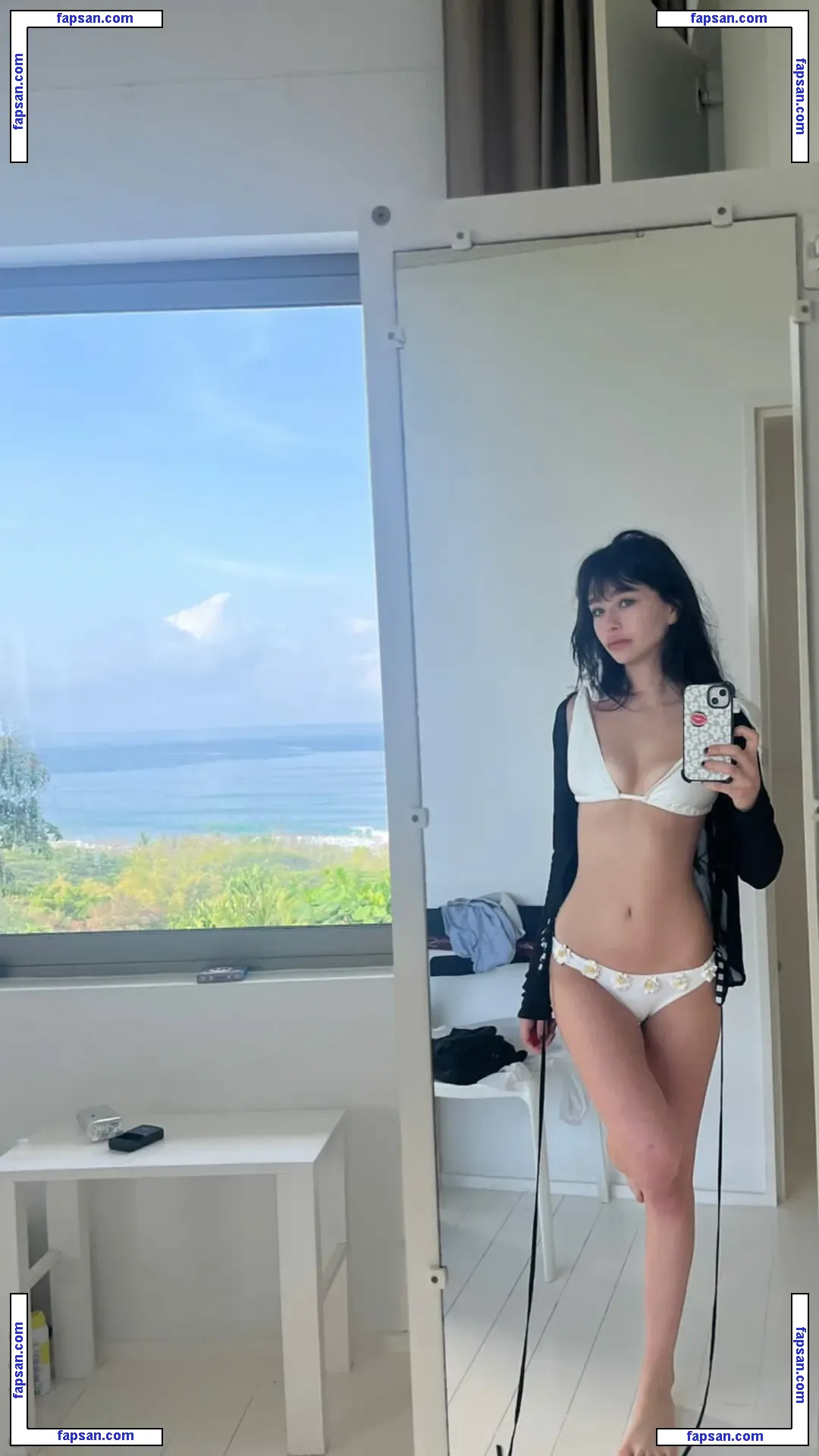 Malina Weissman nude photo #0012 from OnlyFans