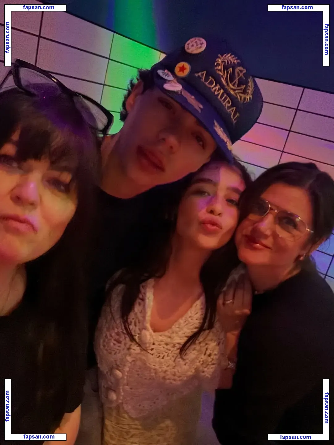 Malina Weissman голая фото #0136 с Онлифанс