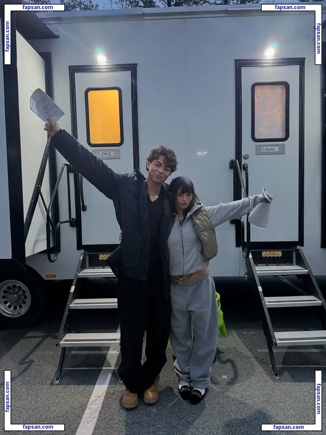 Malina Weissman голая фото #0140 с Онлифанс