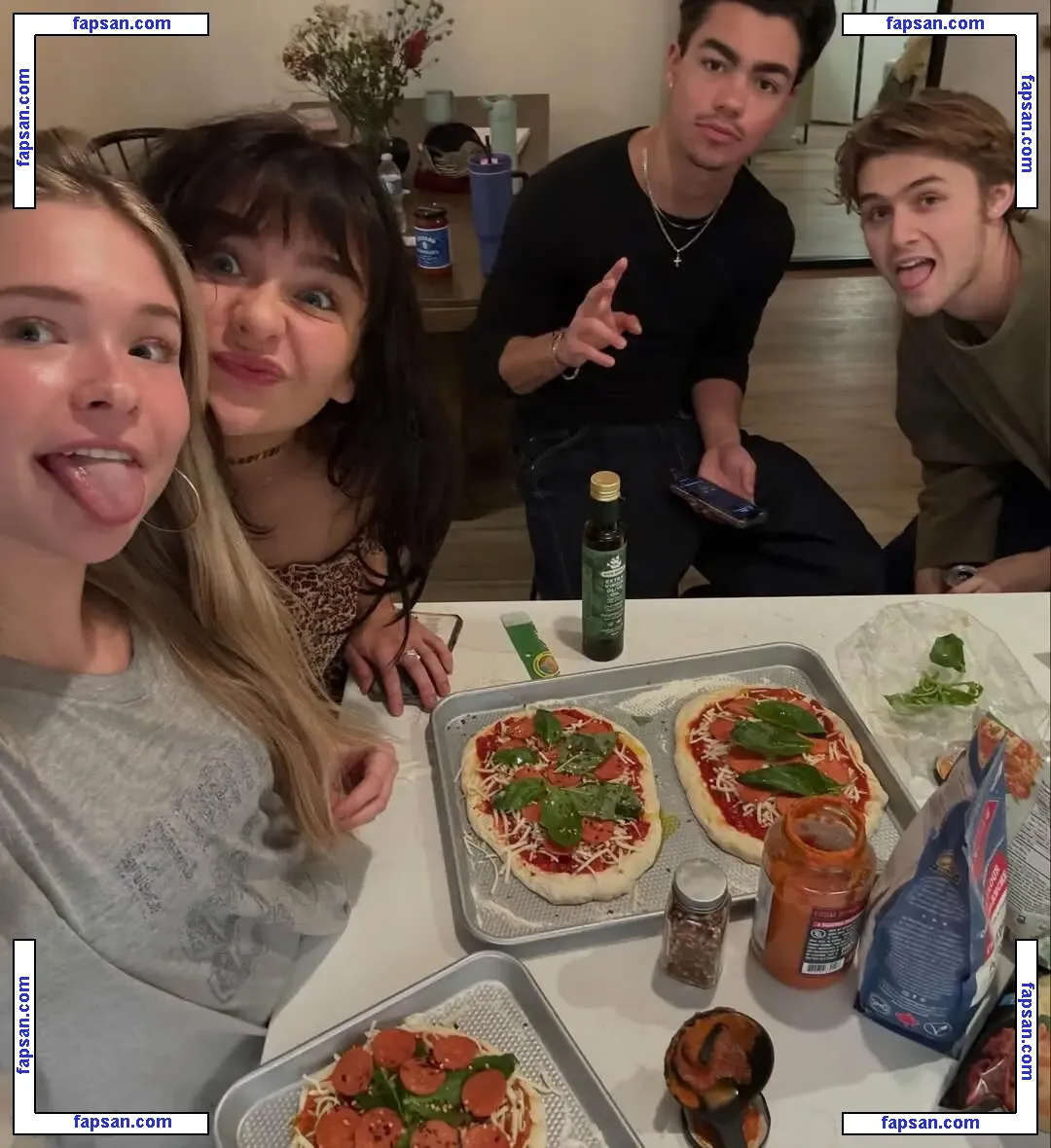 Malina Weissman голая фото #0142 с Онлифанс