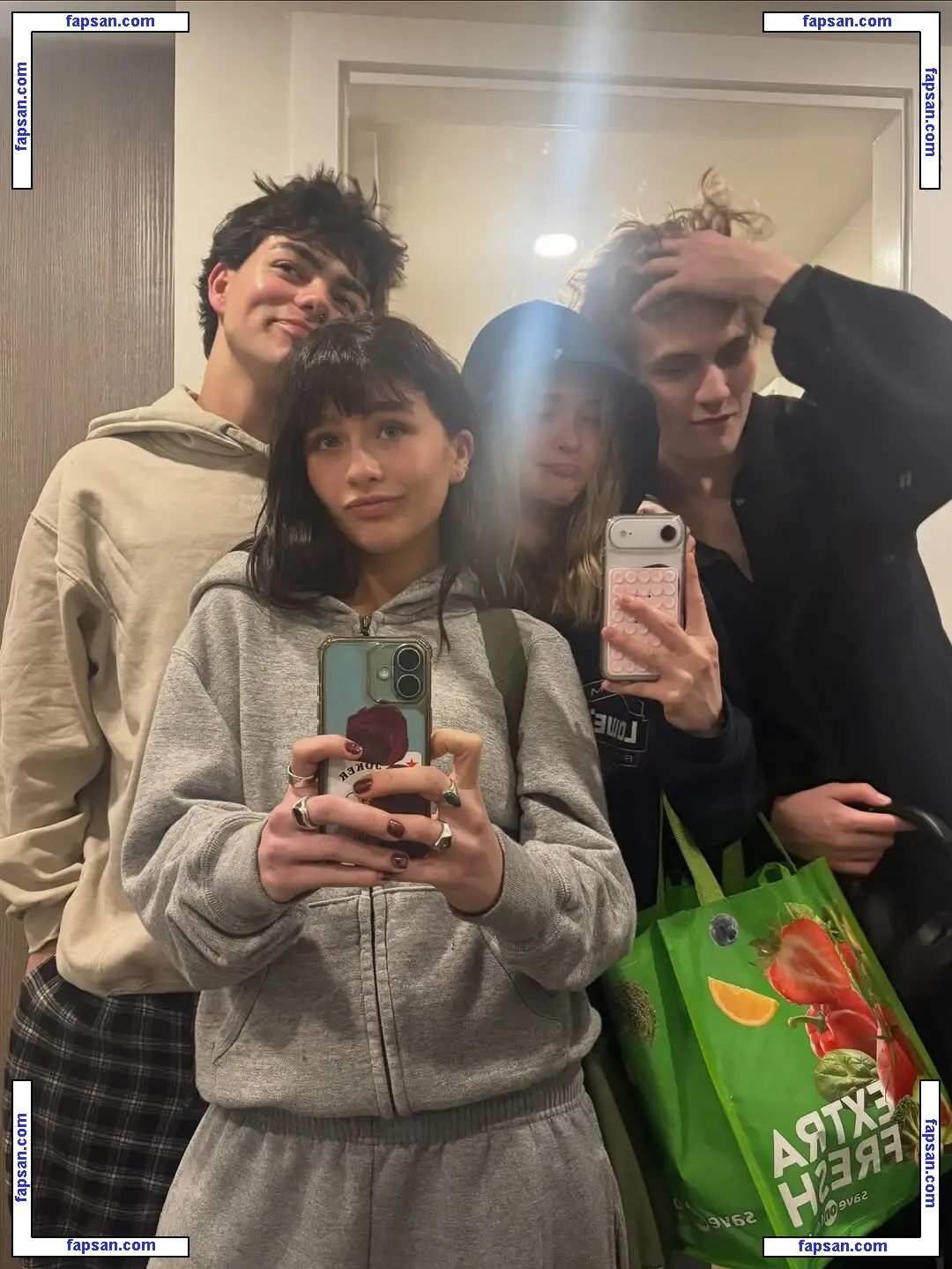 Malina Weissman голая фото #0146 с Онлифанс