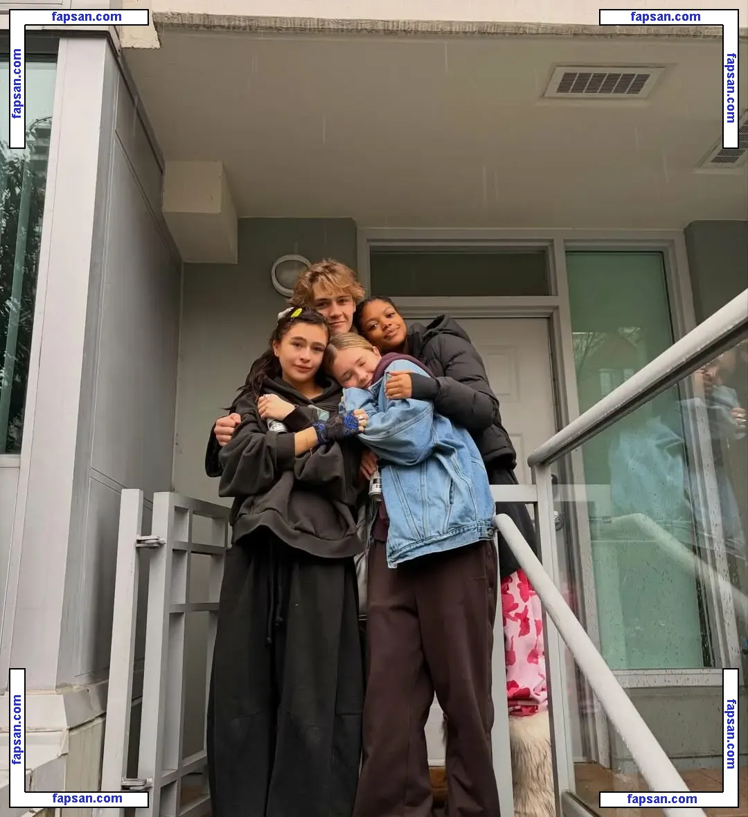 Malina Weissman голая фото #0152 с Онлифанс