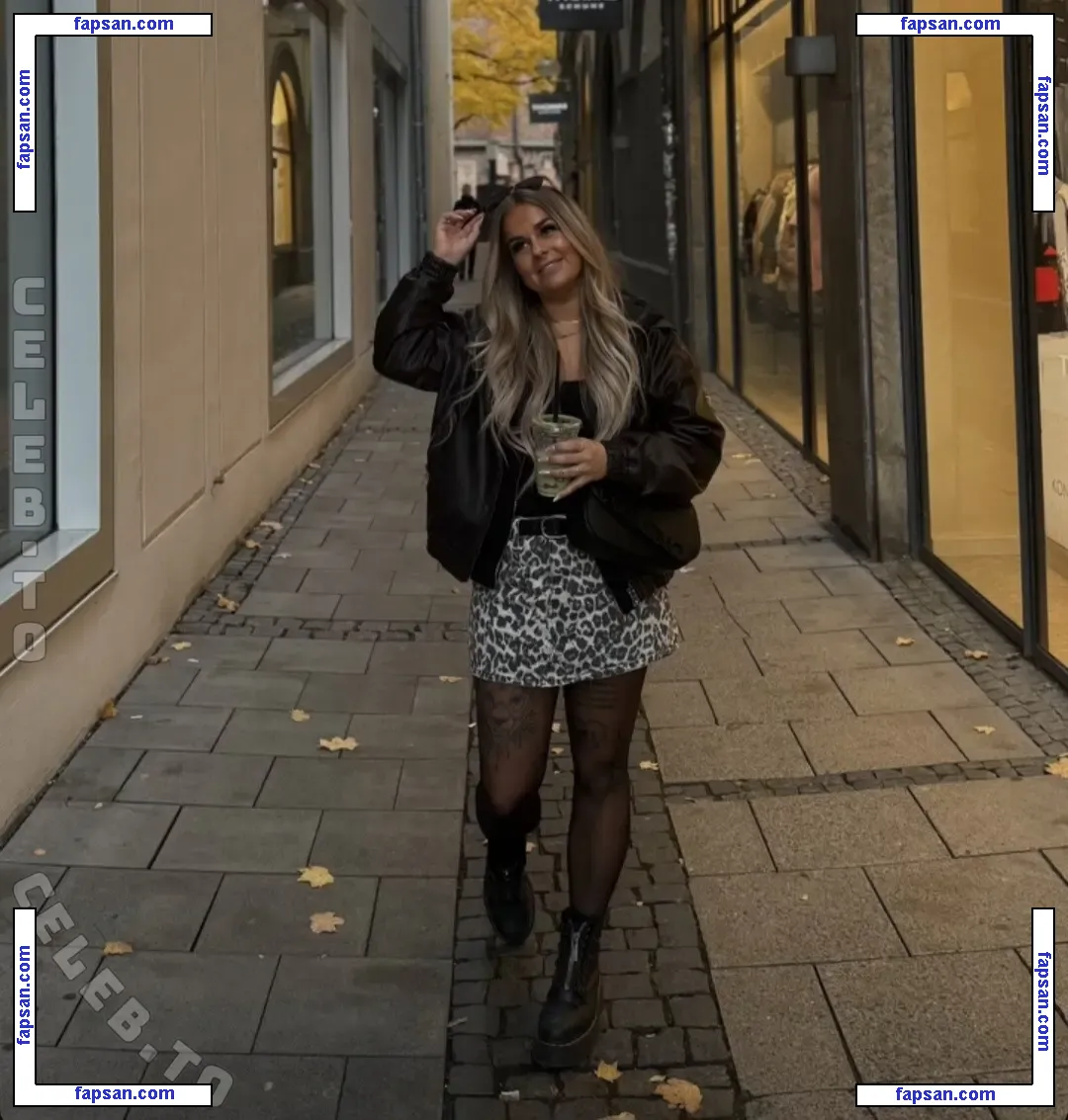 Mallie95 голая фото #0002 с Онлифанс