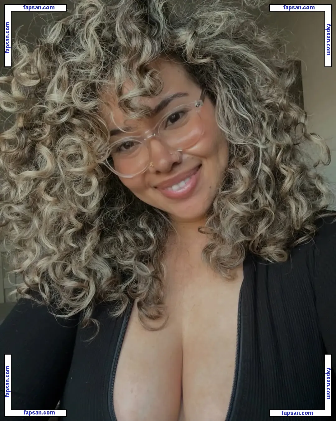 Mama E голая фото #0005 с Онлифанс