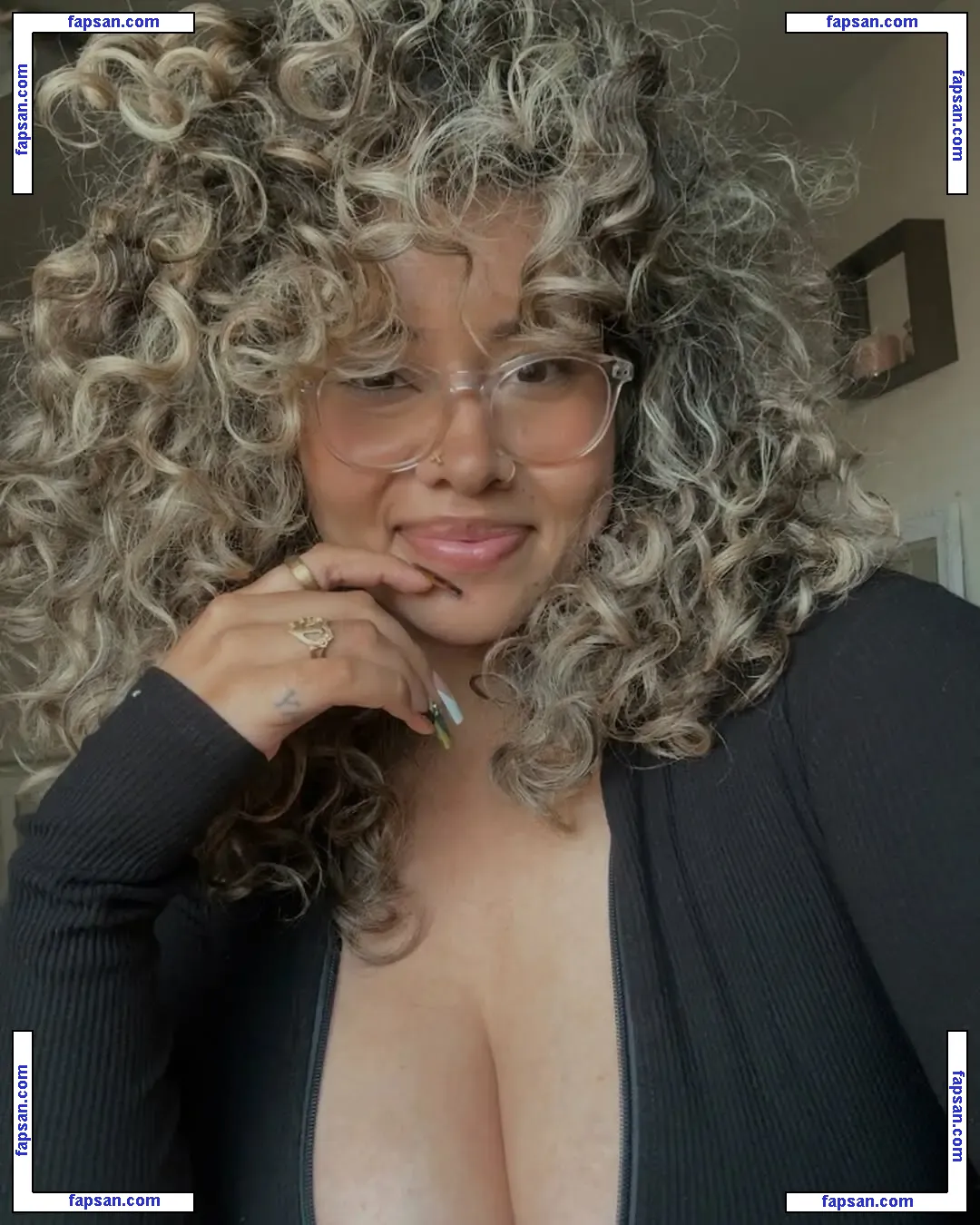 Mama E голая фото #0012 с Онлифанс