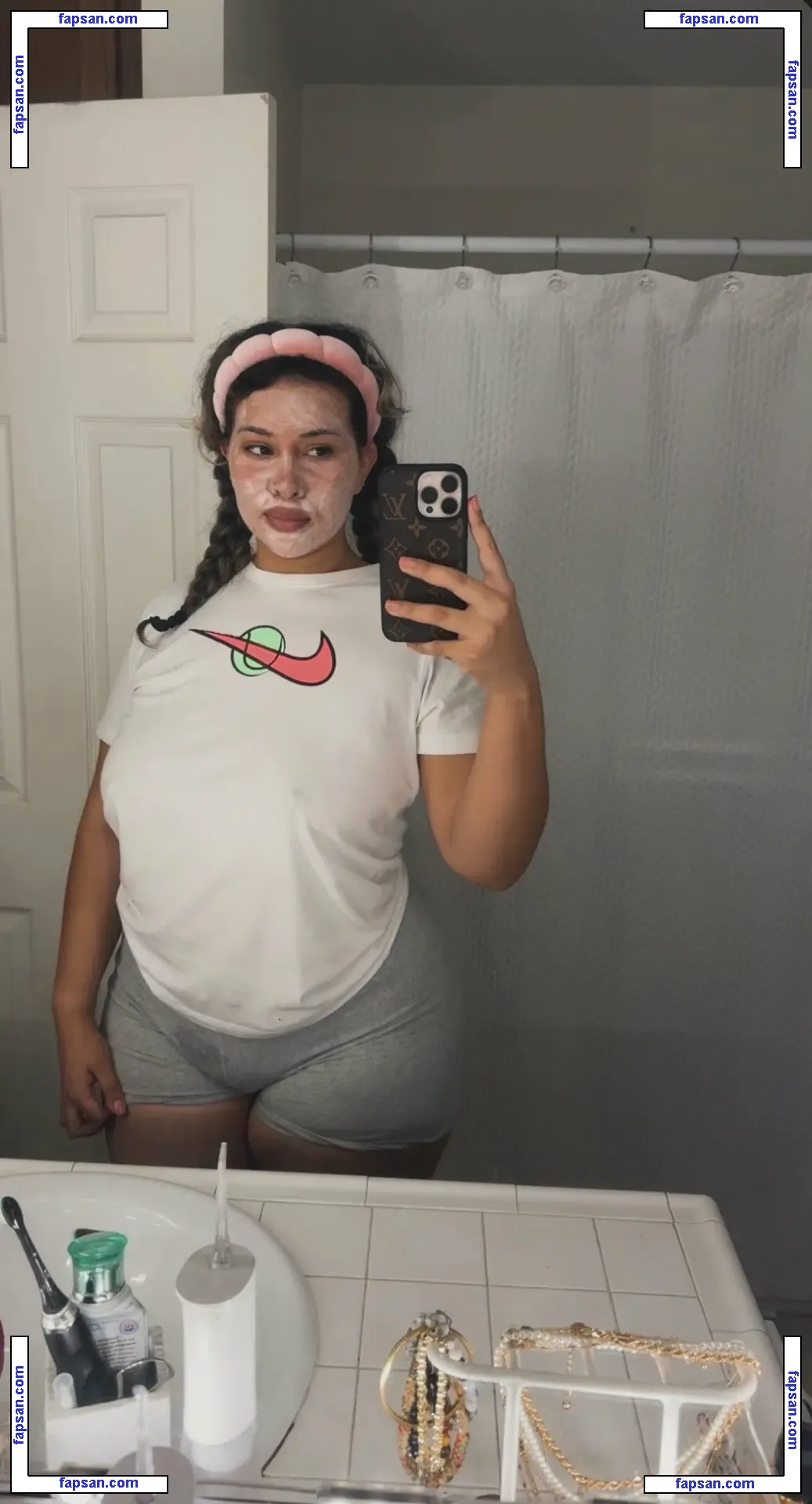 Mama E nude photo #0019 from OnlyFans