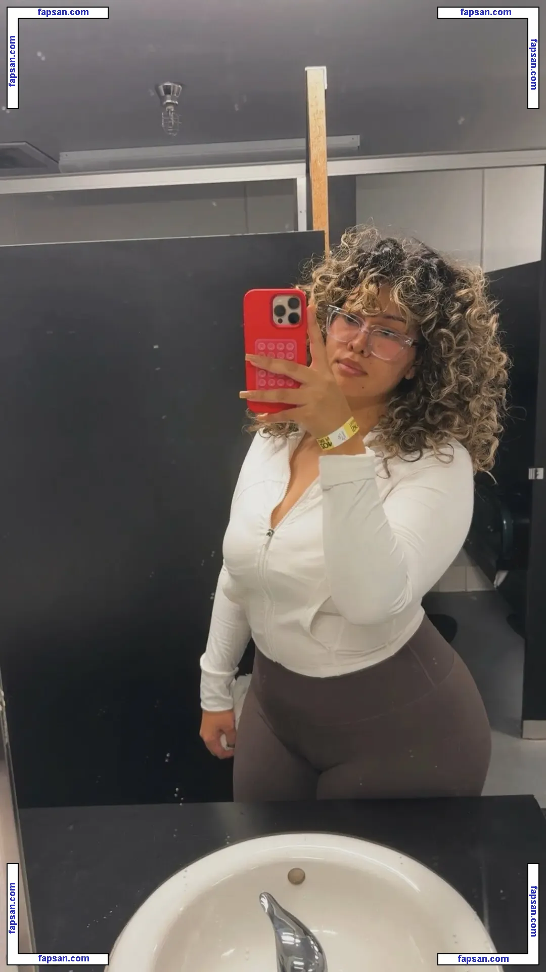 Mama E nude photo #0024 from OnlyFans