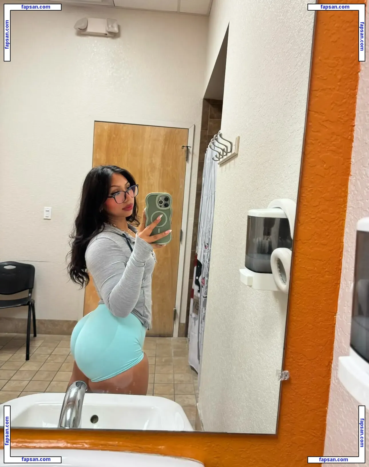 mamilxxsa nude photo #0002 from OnlyFans