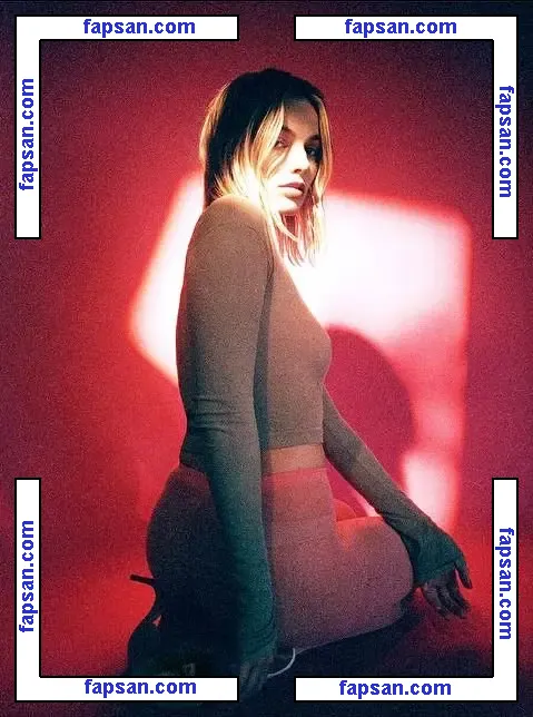 Margot Robbie nude photo #0381 from OnlyFans