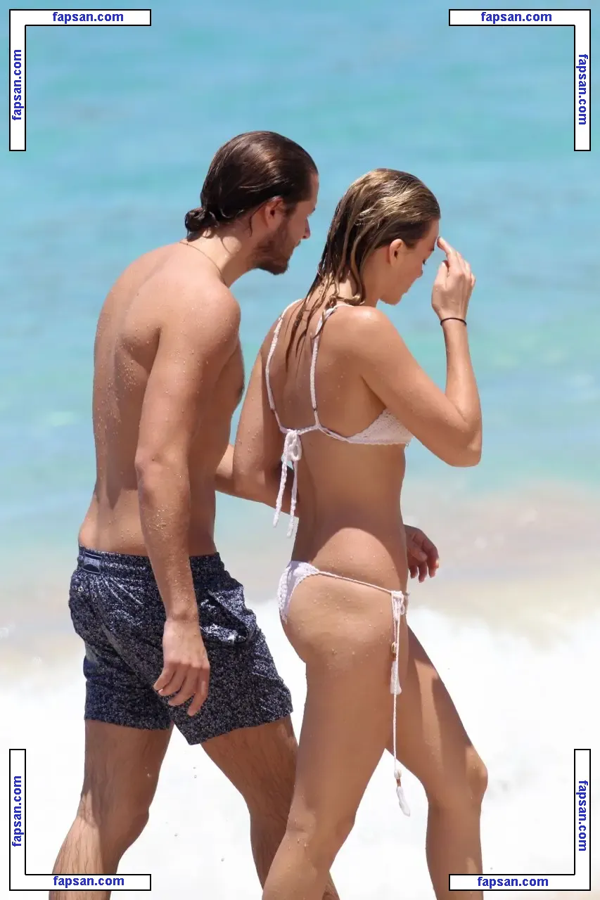 Margot Robbie nude photo #0495 from OnlyFans