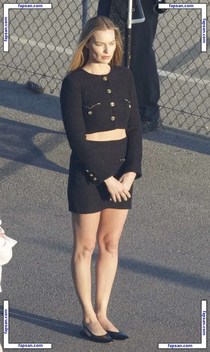Margot Robbie nude photo #3632 from OnlyFans