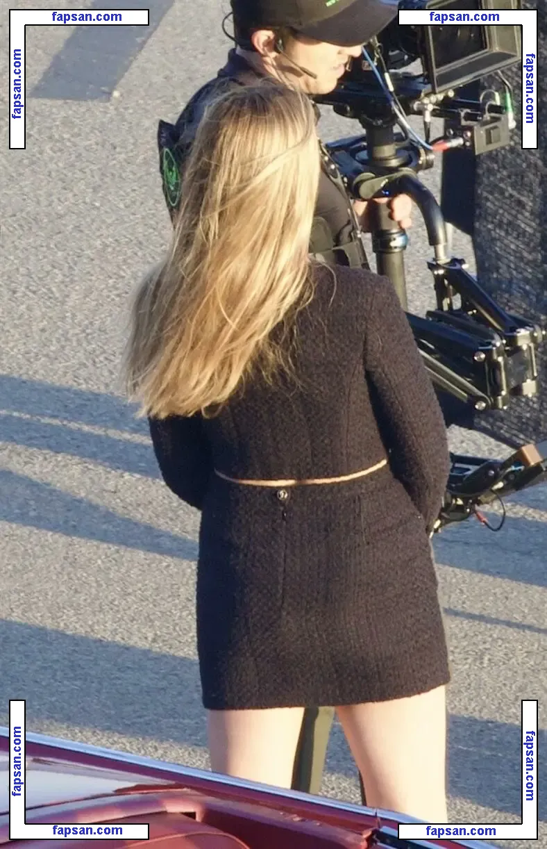 Margot Robbie nude photo #3633 from OnlyFans
