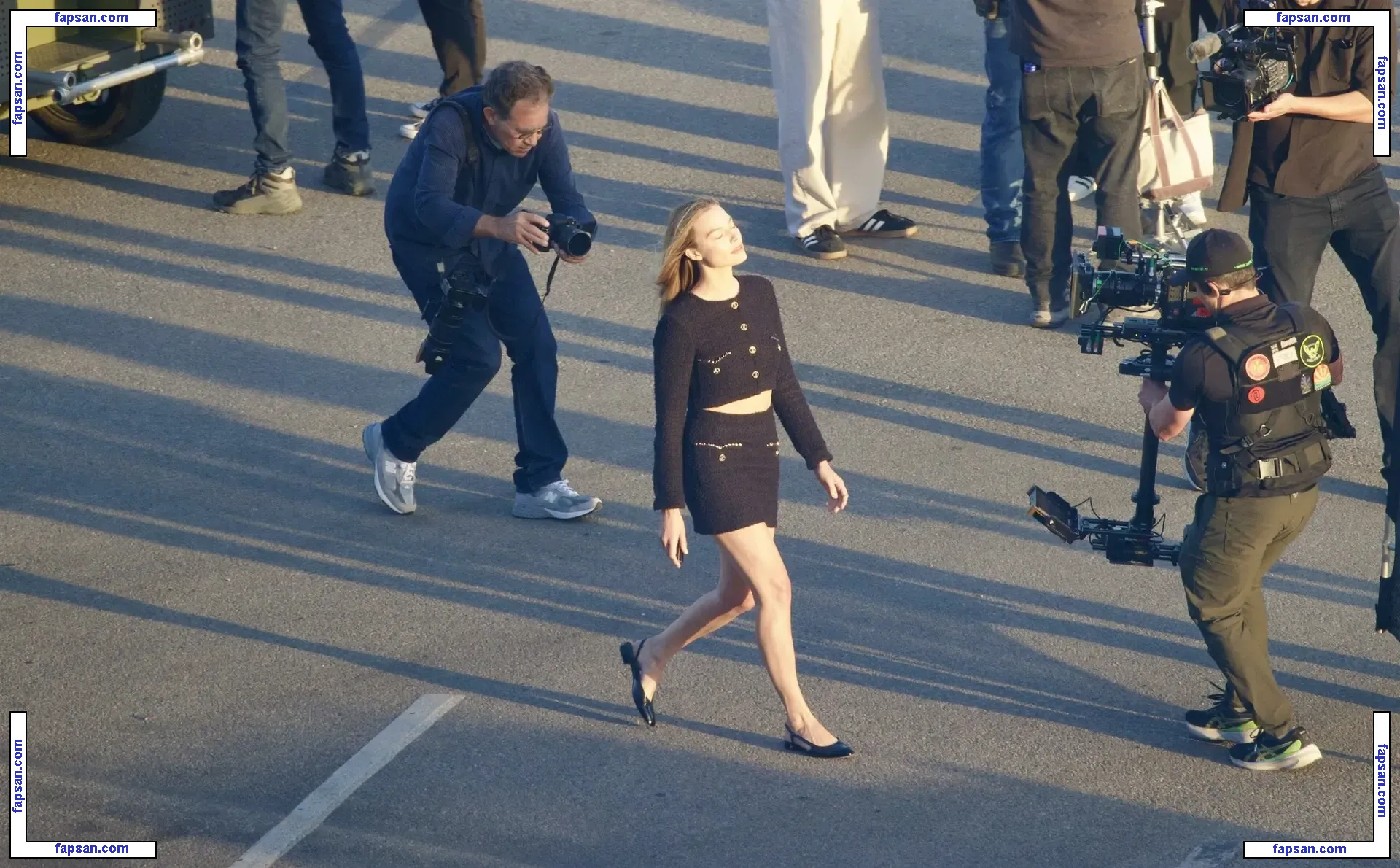 Margot Robbie nude photo #3640 from OnlyFans