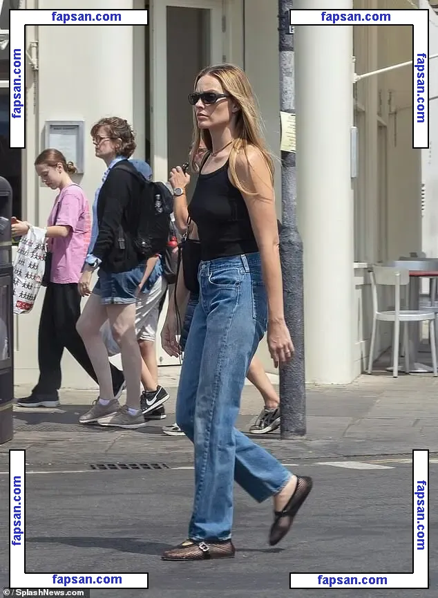 Margot Robbie nude photo #3649 from OnlyFans