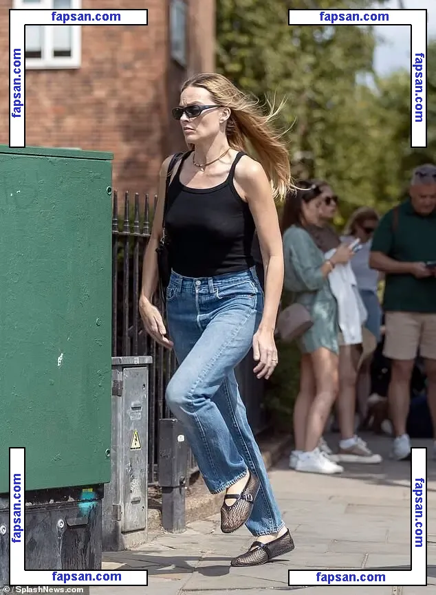 Margot Robbie nude photo #3655 from OnlyFans