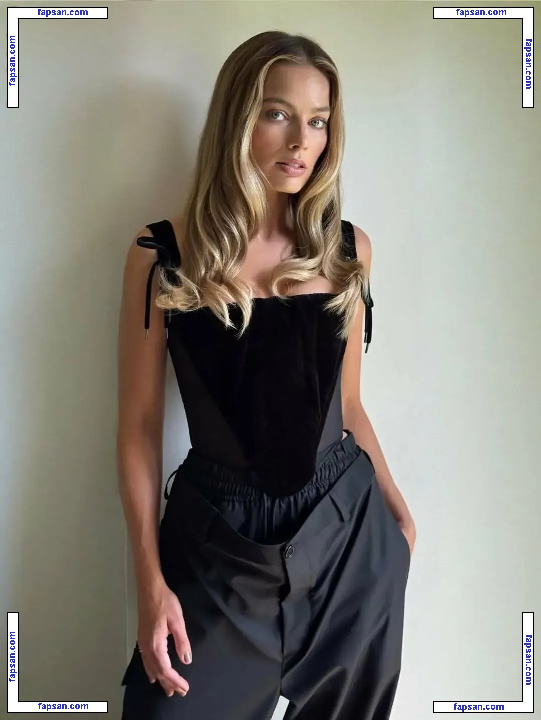 Margot Robbie nude photo #3657 from OnlyFans