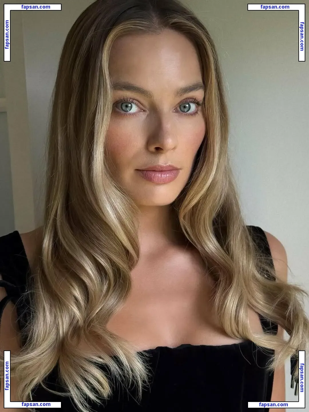 Margot Robbie nude photo #3658 from OnlyFans