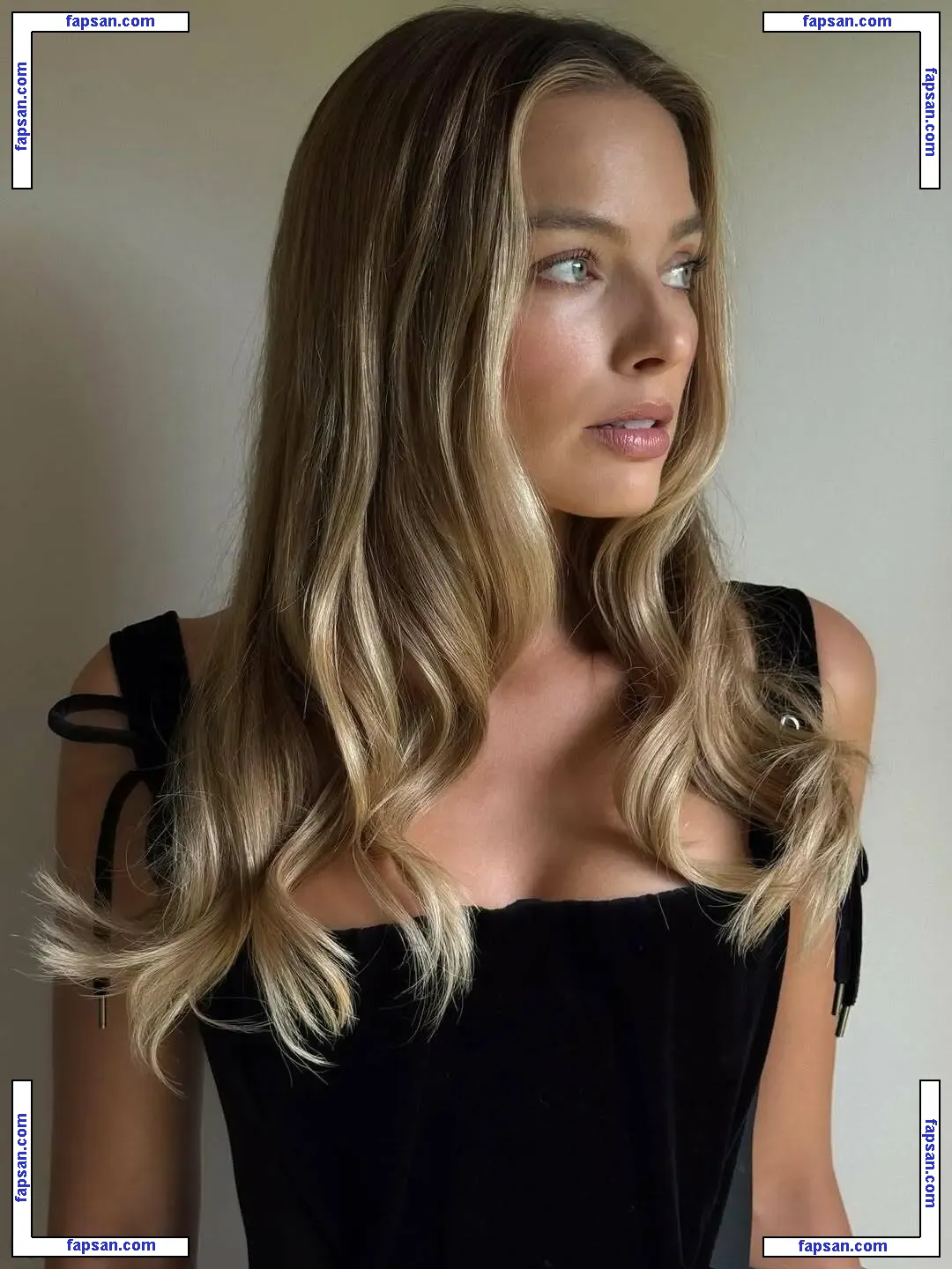 Margot Robbie nude photo #3659 from OnlyFans