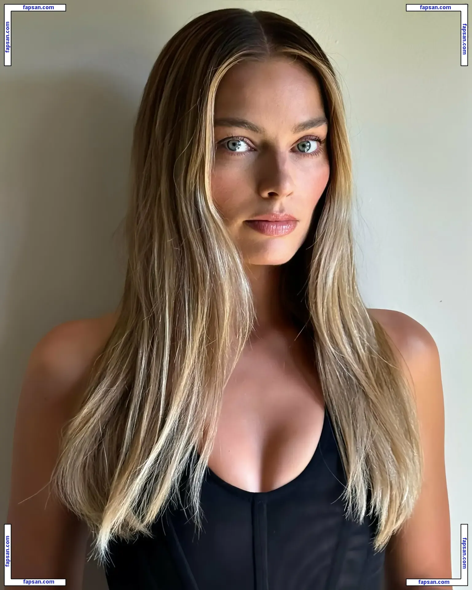 Margot Robbie nude photo #3690 from OnlyFans