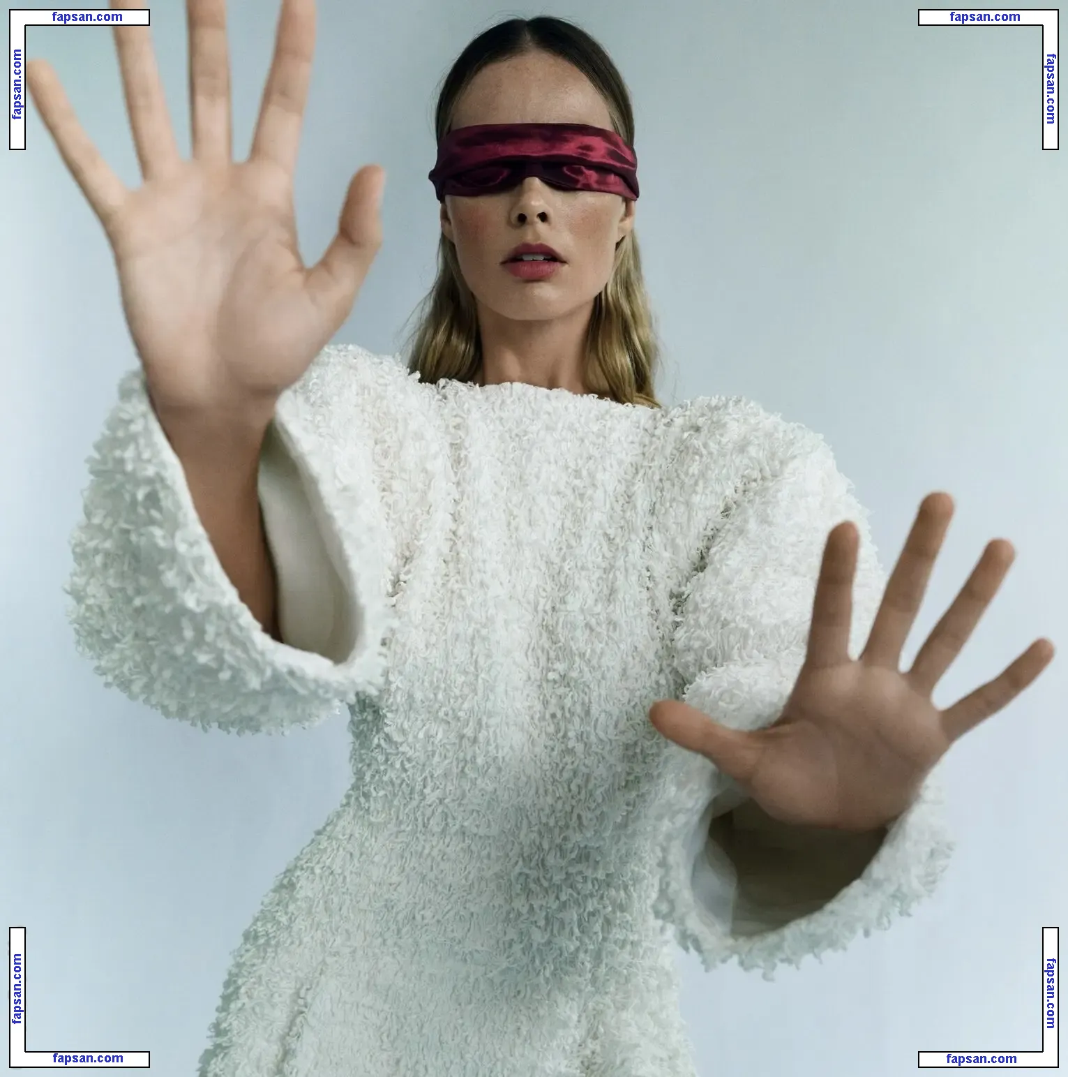 Margot Robbie nude photo #3751 from OnlyFans