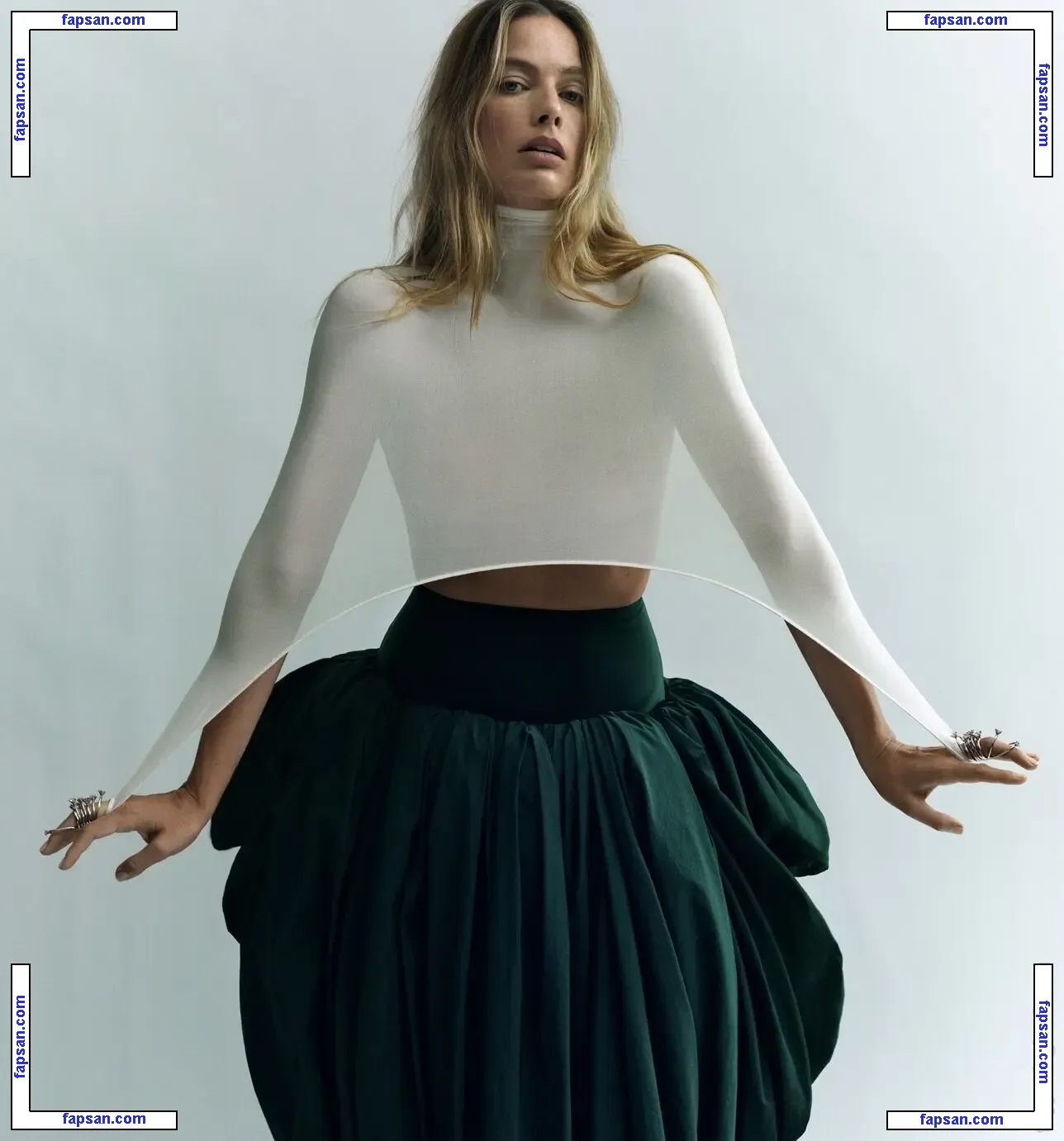 Margot Robbie nude photo #3755 from OnlyFans