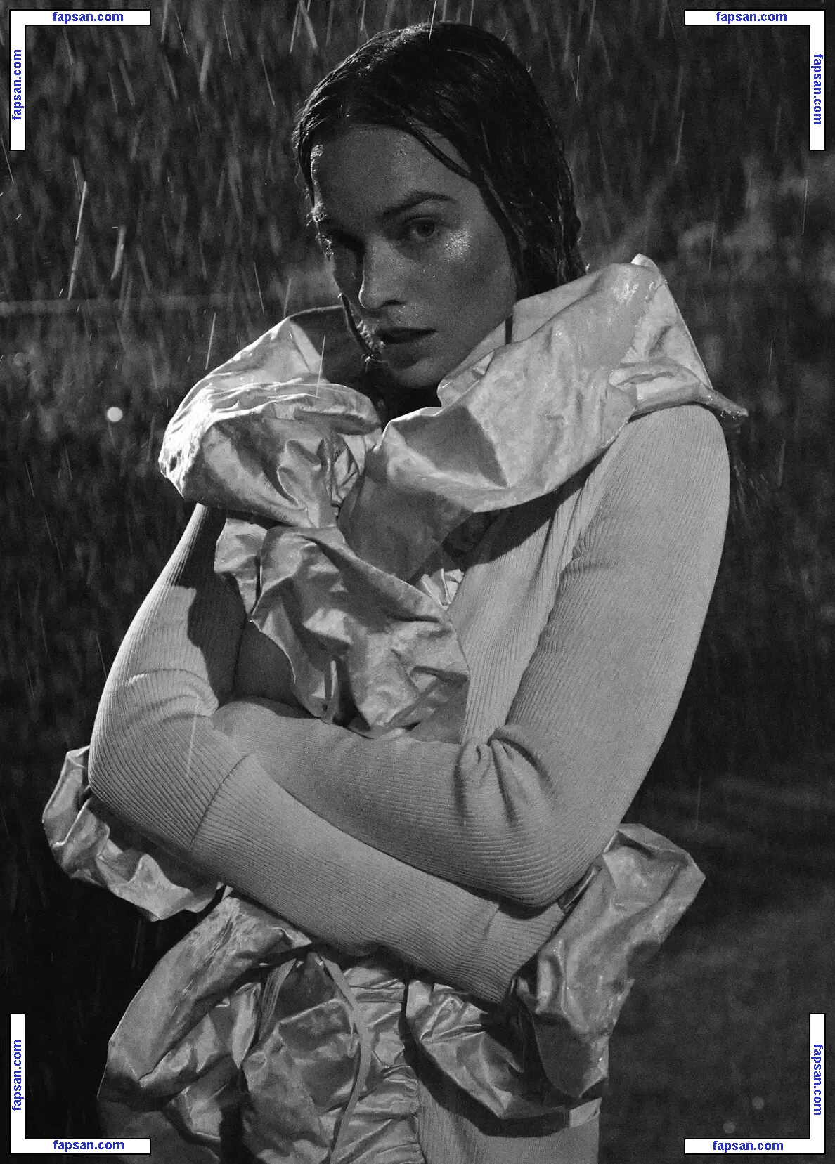 Margot Robbie nude photo #3760 from OnlyFans