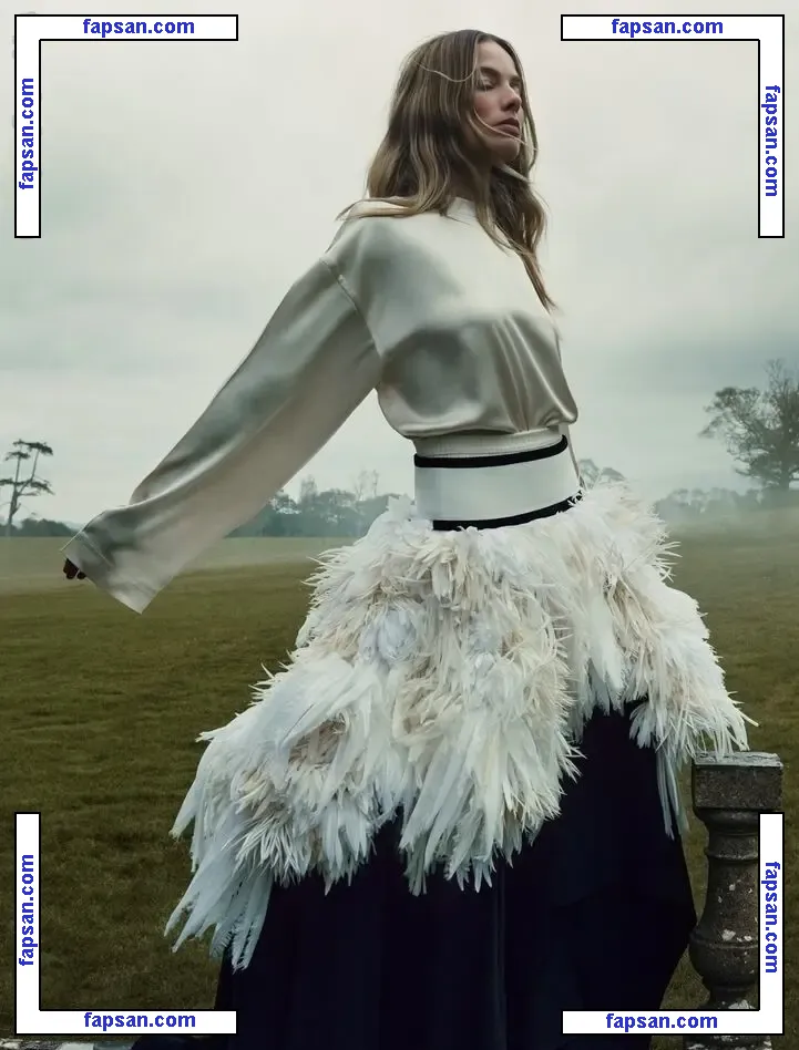 Margot Robbie nude photo #3762 from OnlyFans