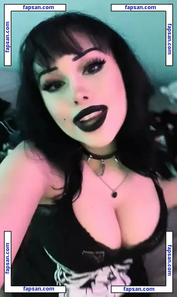 mariana_labruja nude photo #0043 from OnlyFans