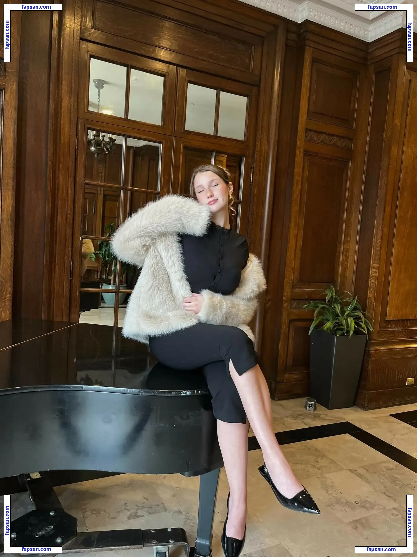 Marianne Filiatrault голая фото #0024 с Онлифанс