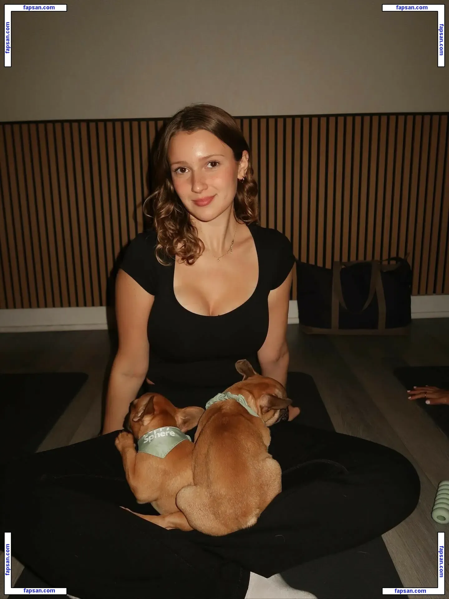 Marianne Filiatrault голая фото #0037 с Онлифанс