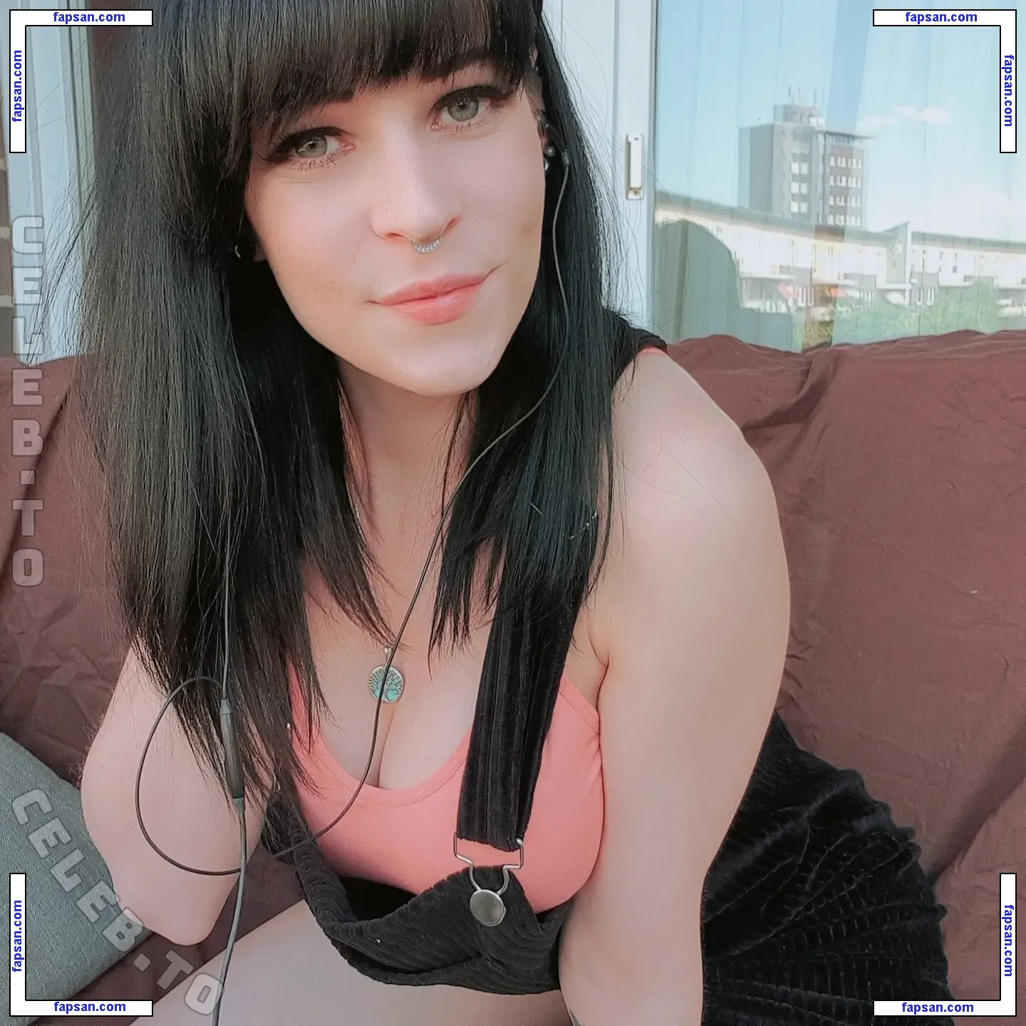 MarieSaint голая фото #0003 с Онлифанс