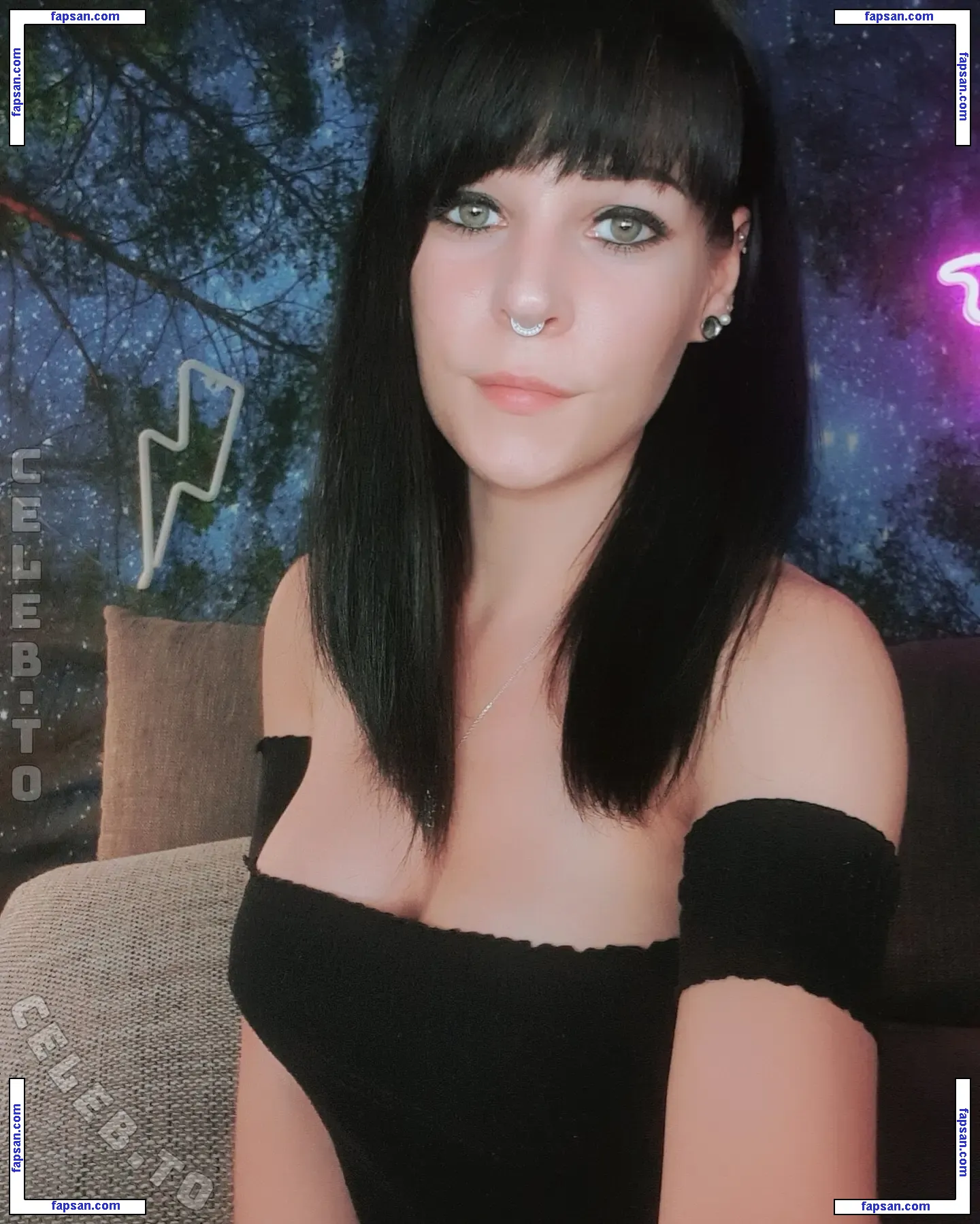 MarieSaint голая фото #0009 с Онлифанс