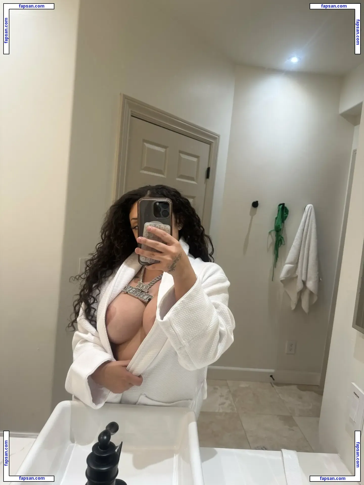 _mariibugattii nude photo #0002 from OnlyFans