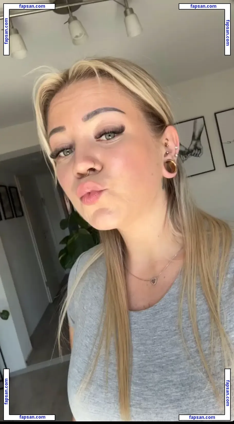 Marisacarry nude photo #0006 from OnlyFans