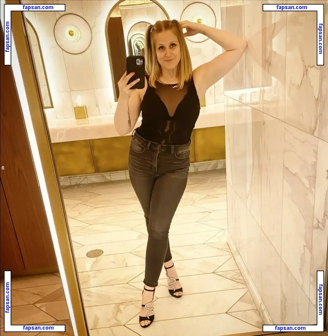 Mary Santora nude photo #0002 from OnlyFans