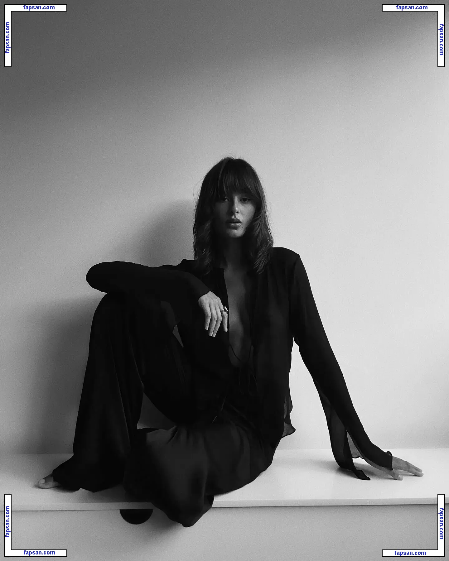 Maxine Meneghetti голая фото #0003 с Онлифанс