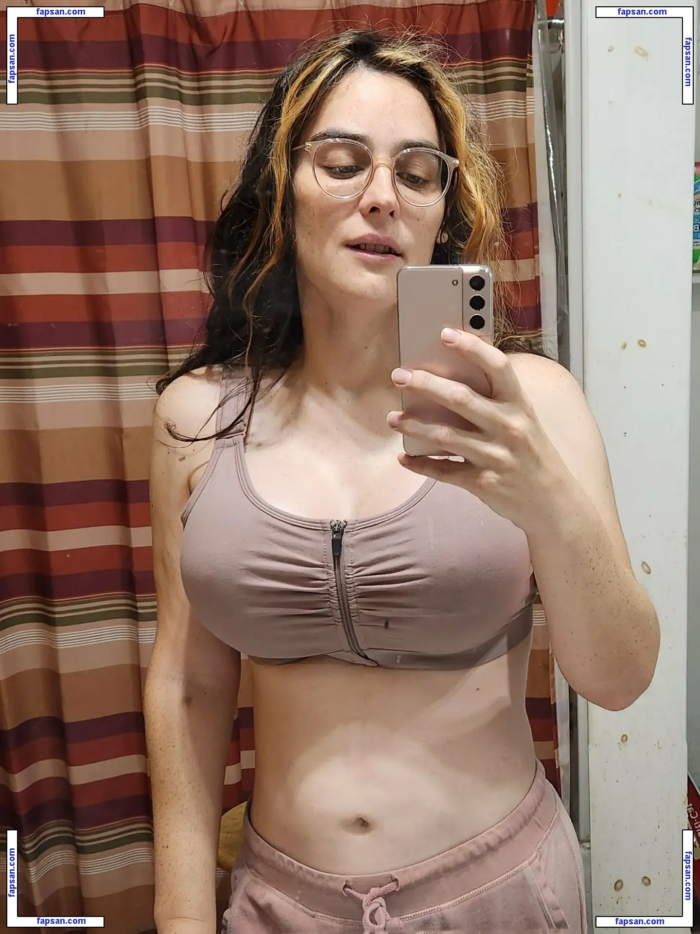 Maxy Amalyna голая фото #0001 с Онлифанс