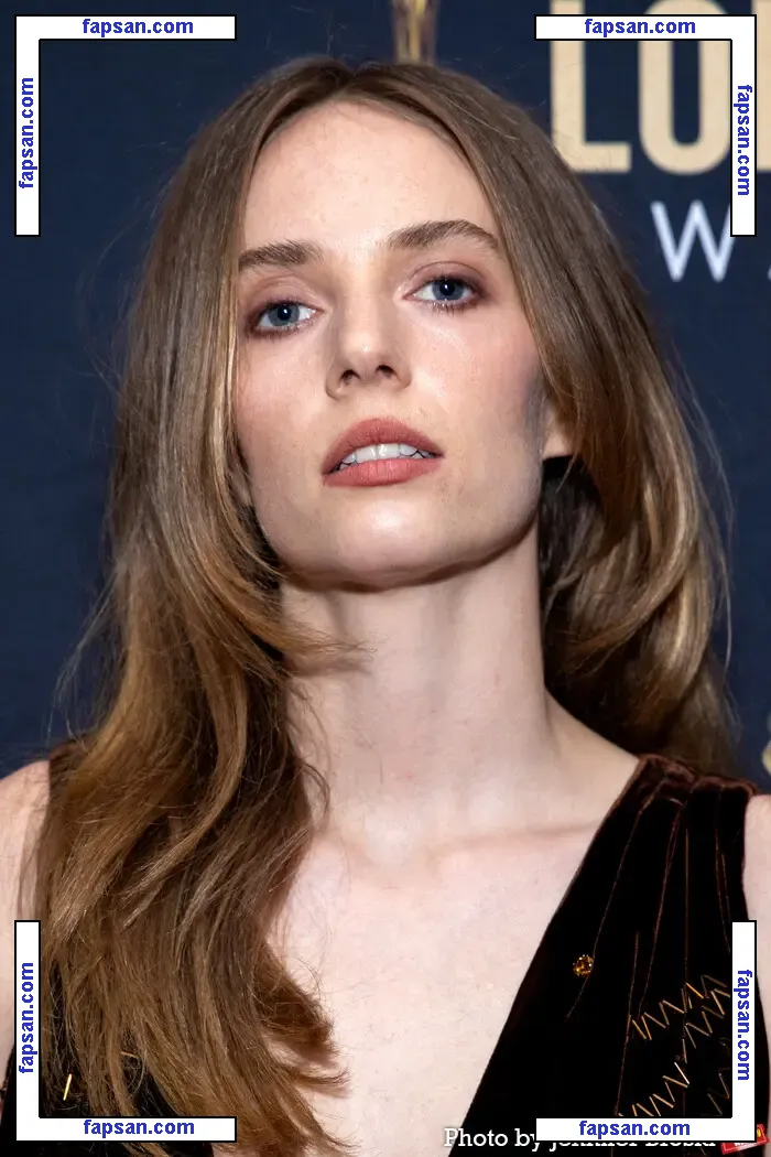 Maya Hawke nude photo #0741 from OnlyFans