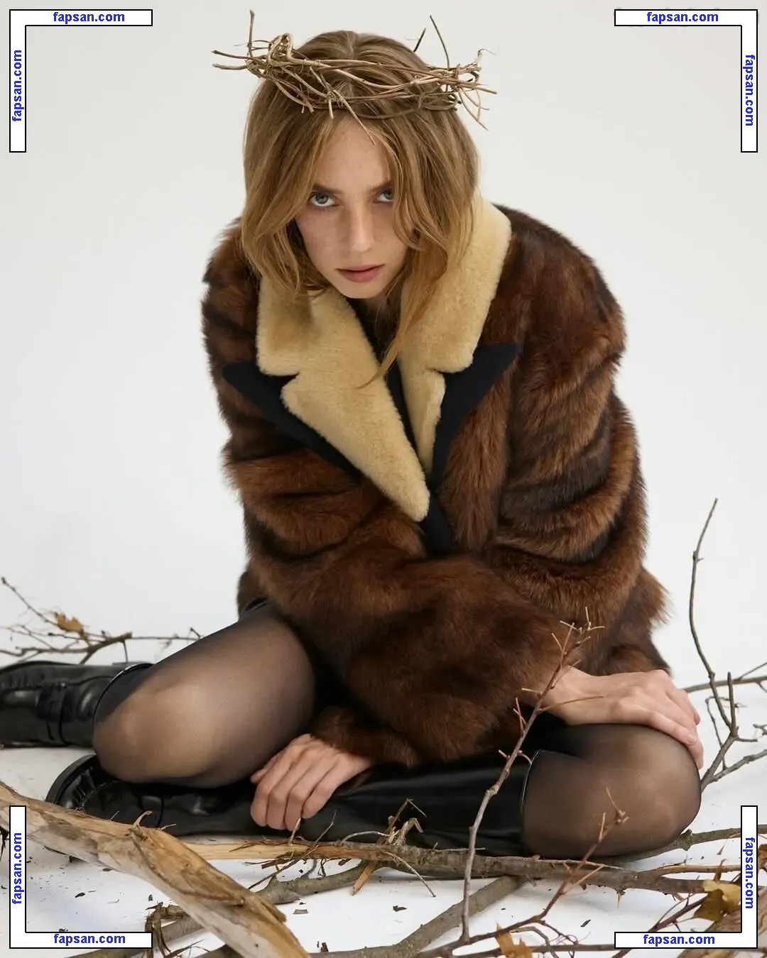 Maya Hawke nude photo #0743 from OnlyFans