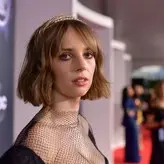 Maya Hawke голая #0097