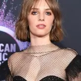 Maya Hawke голая #0099