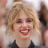 Maya Hawke голая #0567