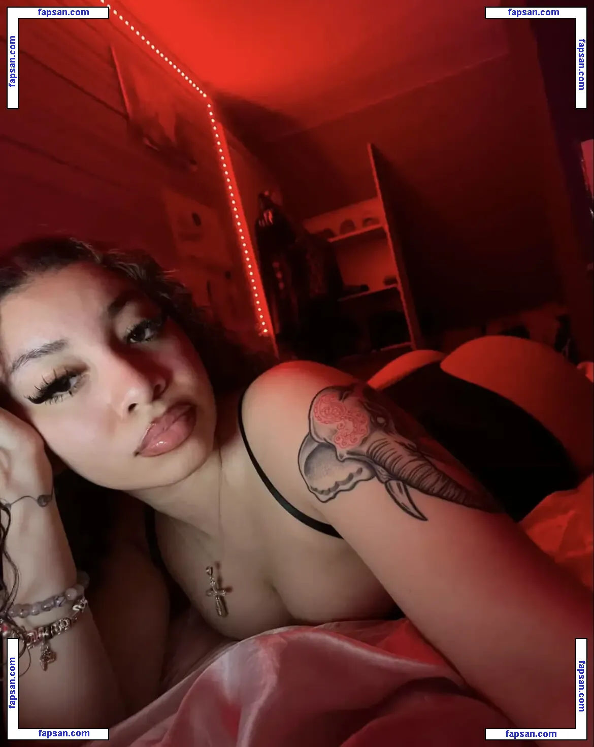 Mayabuckets голая фото #0004 с Онлифанс